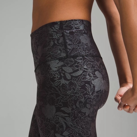 Lululemon Wunder Train High-Rise Tight 25” | Black Iridescent Foil | 6 | NWOT - Picture 3 of 5